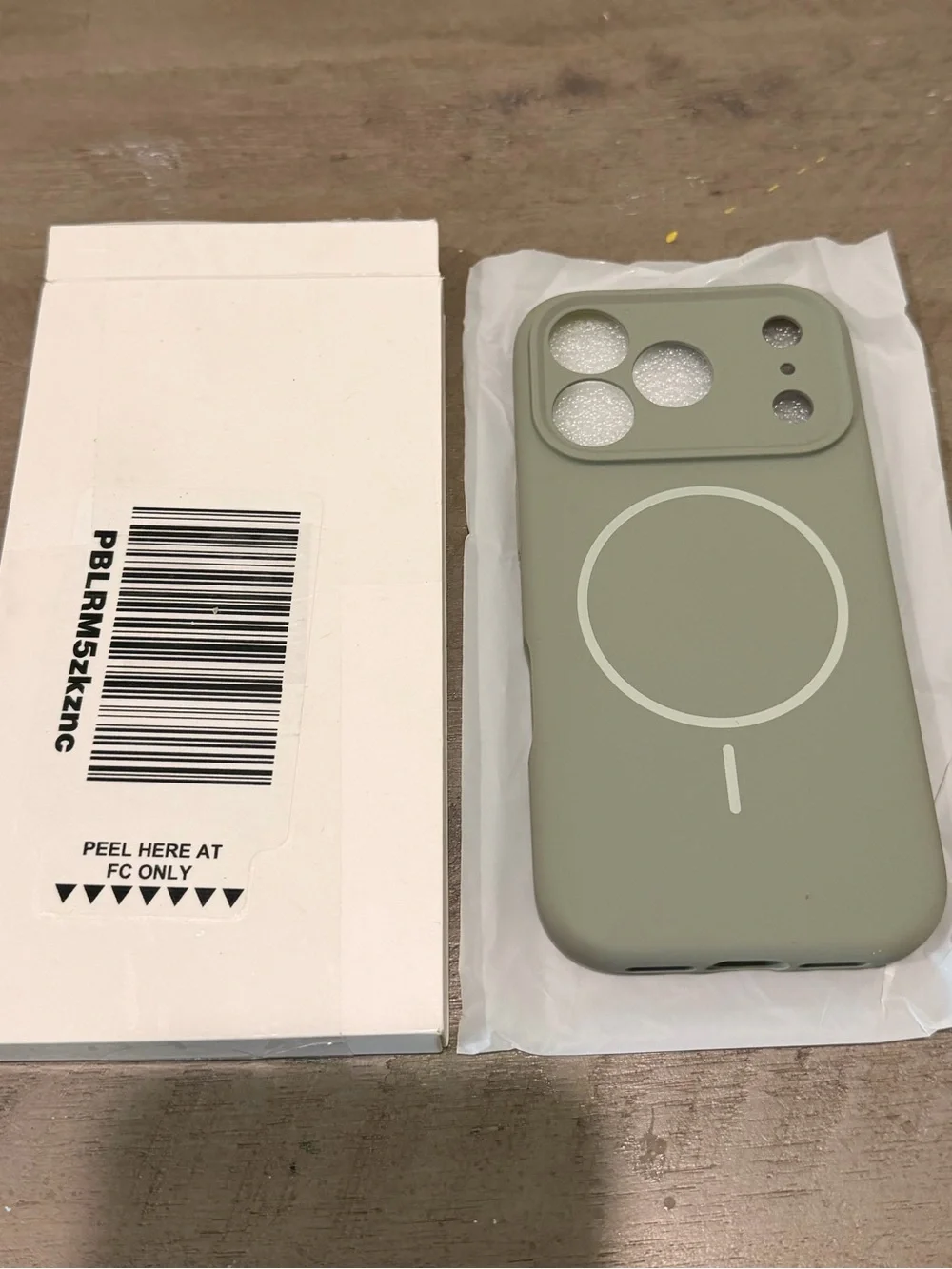 iPhone 17 Pro MIRACASE Silicone MagSafe Phone Case in Sage Green